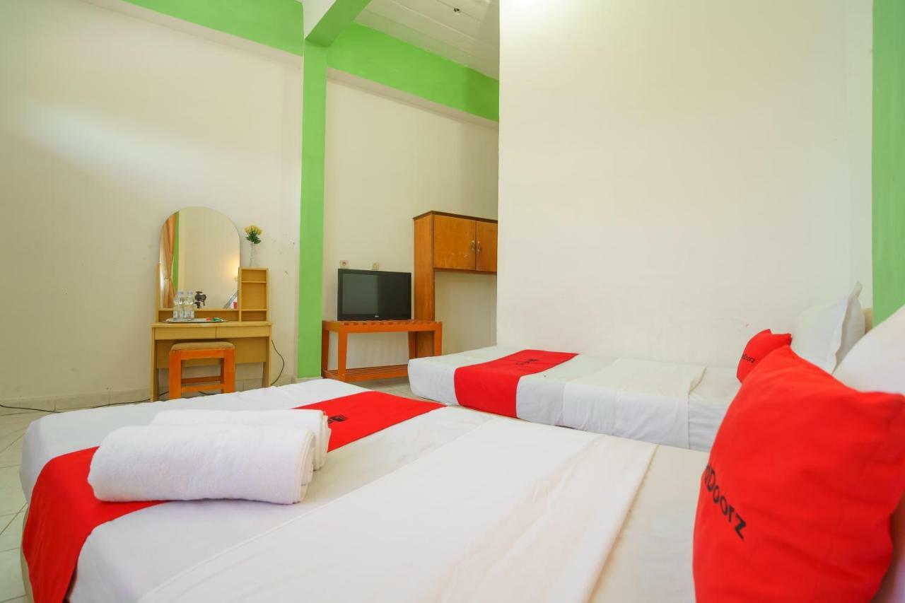 Reddoorz @ Tuktuk Danau Toba Hotel Exterior foto